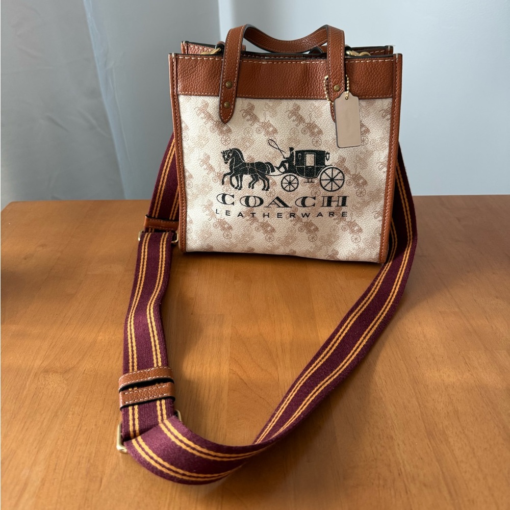 Coach Field Tote 22 With Horse and Carriage - Picture 2 of 8